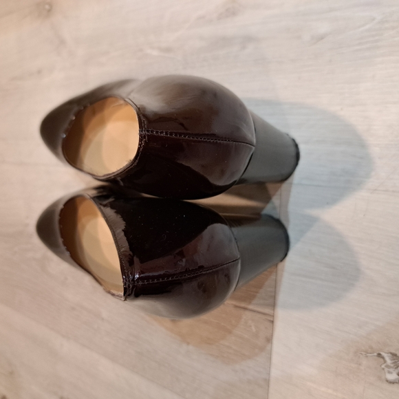 Red Glossy Flats with Rounded Toe - Picture 4 of 6